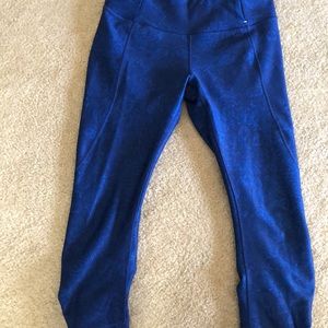 Callia by Carrie crop yogas